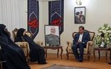 دیدار محمد مخبر با خانواده شهید سپهبد سلامی