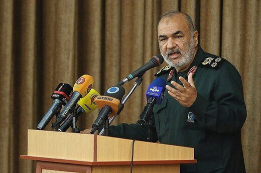 فرمانده کل سپاه: فرماندهان خاطرات‌شان را به کتاب تبدیل کنند
