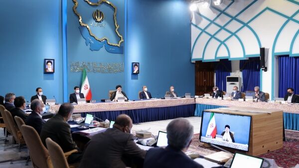 رئیسی: از پیگیری حقوق مردم کوتاه نخواهیم آمد