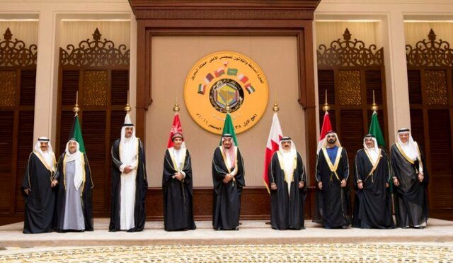 استقبال ملک سلمان از حضور سران عرب در نشست شورای همکاری خلیج فارس