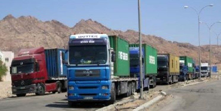 آمریکا 20 کامیون حامل غلات سوریه را به سرقت برد
