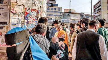 عقب‌نشینی خاموش چشم‌آبی‌ها در برابر حکومت کابل