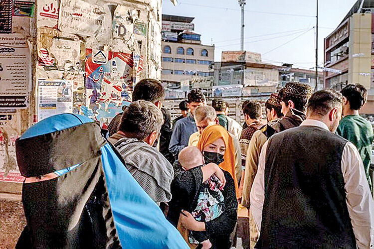عقب‌نشینی خاموش چشم‌آبی‌ها در برابر حکومت کابل