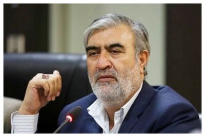 ابراهیم عزیزی: تحویل اورانیوم به آمریکا و تعلیق غنی‌سازی، دروغ آوریل ترامپ است