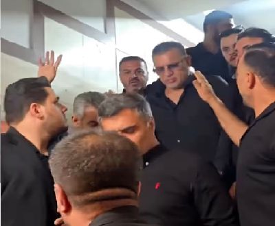 حاشیه‌های حضور علی دایی در مراسم ختم اکبر عبدی +فیلم