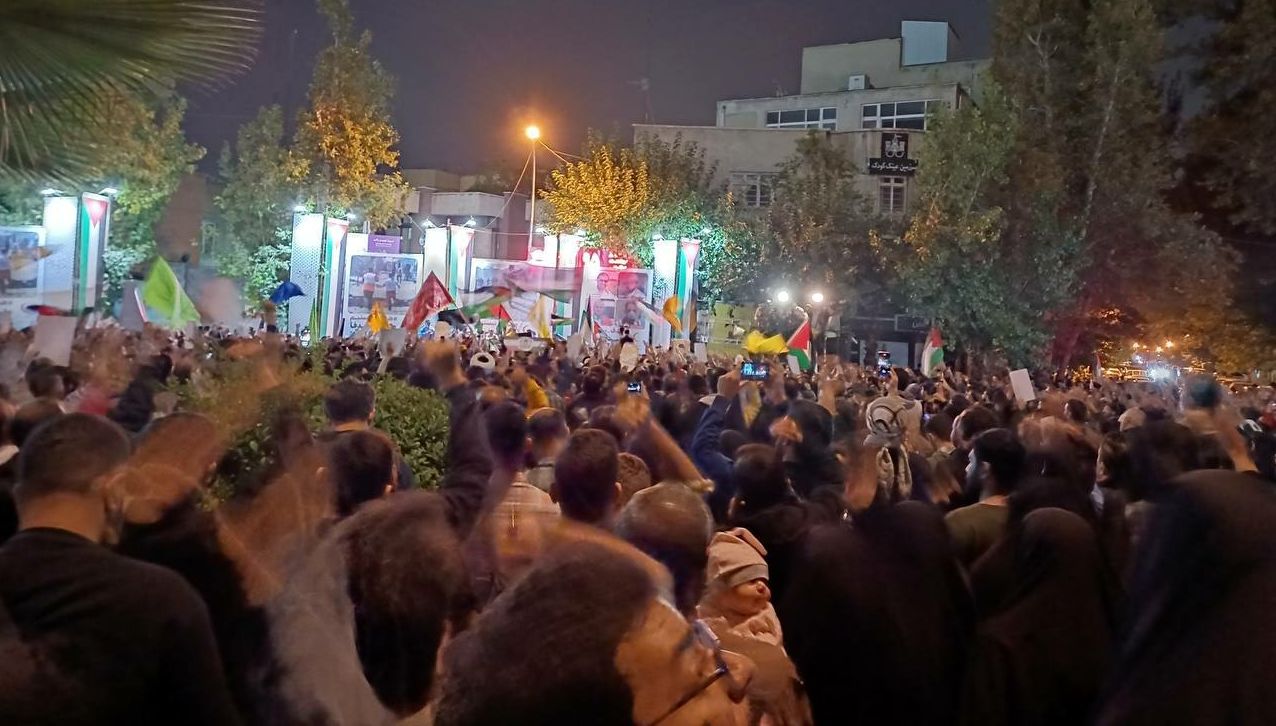 تجمع اعتراضی مردم تهران روبروی سفارت فرانسه+ فیلم