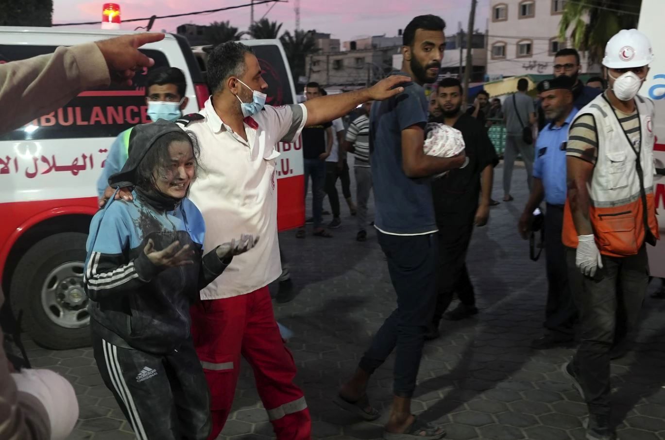 تکذیب ادعای اسرائیل درباره ورود سوخت به غزه/ ورود کامیون کمکهای بشردوستانه به منطقه