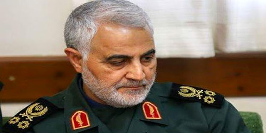 تصویری قدیمی از سردار سلیمانی در کنار رهبر انقلاب