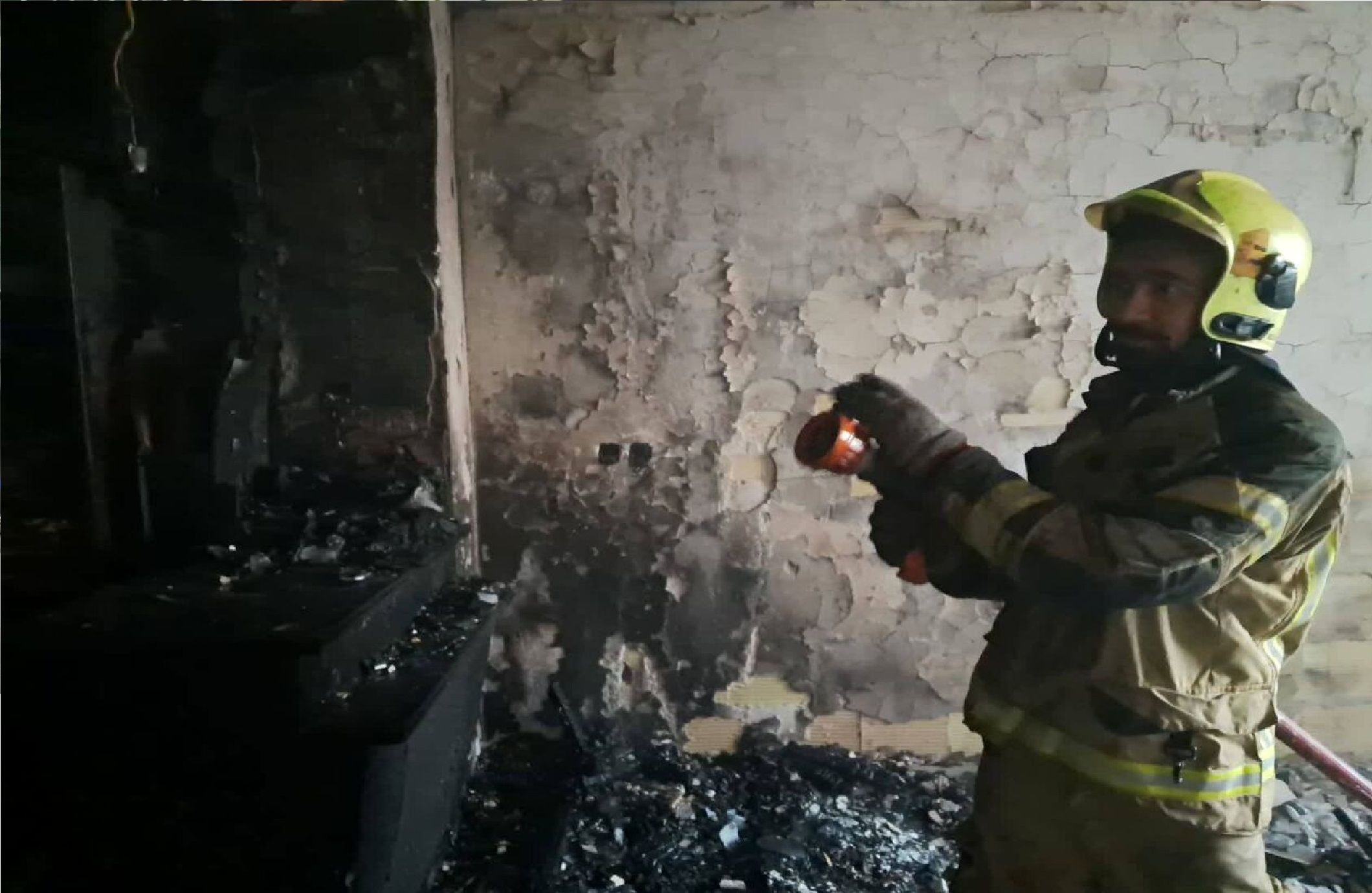 آتش سوزی گسترده در نعمت آباد تهران/  ۱۵ نفر نجات یافتند