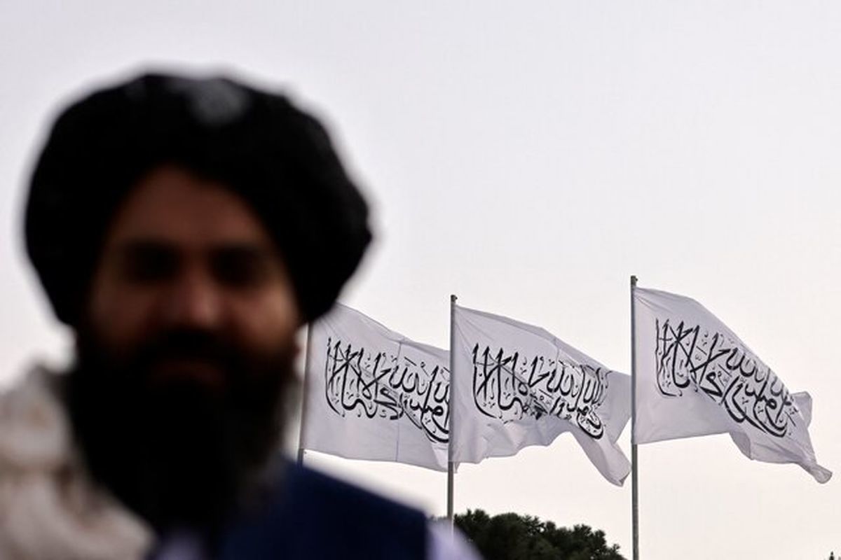 دستور طالبان به شیعیان: پرچم‌های عزاداری عاشورا را پایین بیاورید