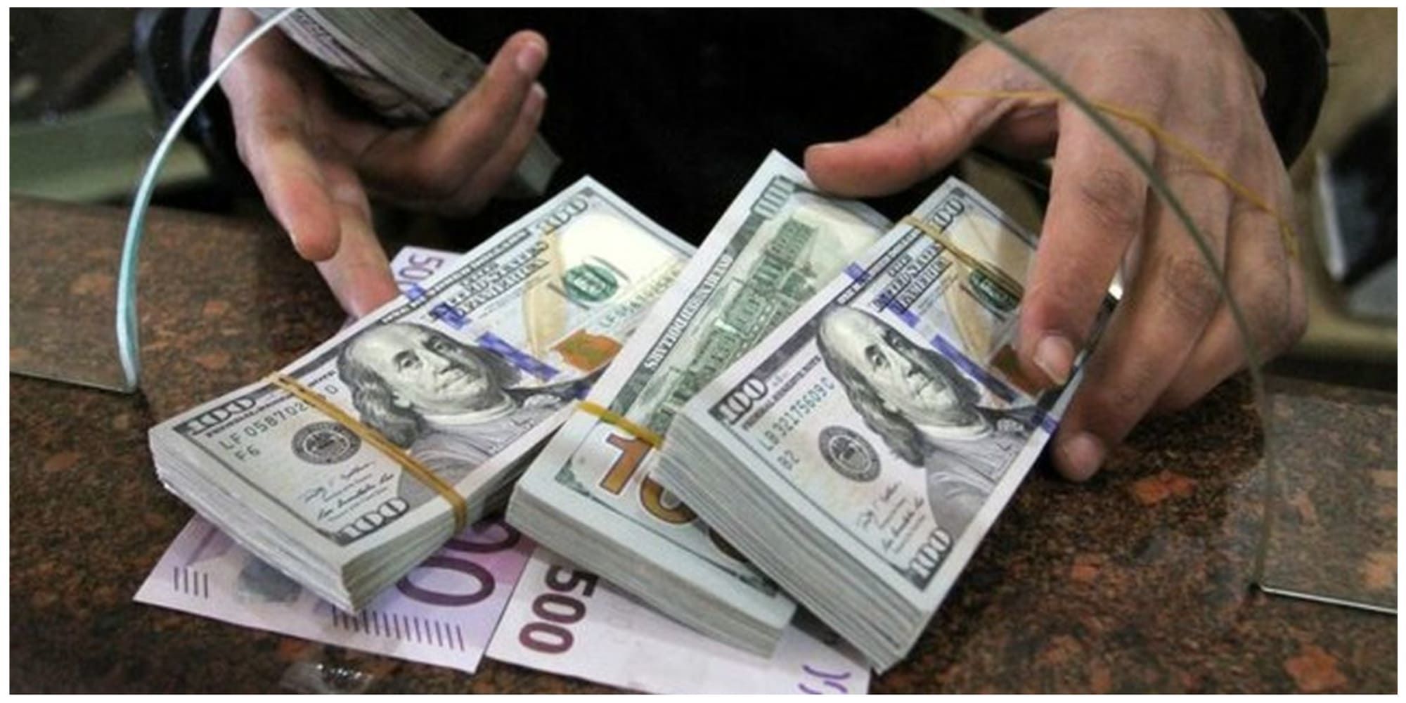 سنگر‌گیری دلار در کانال ۴۹ هزار تومانی