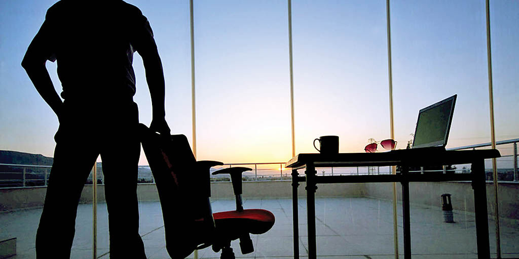 با کارکنان همدلی کنید