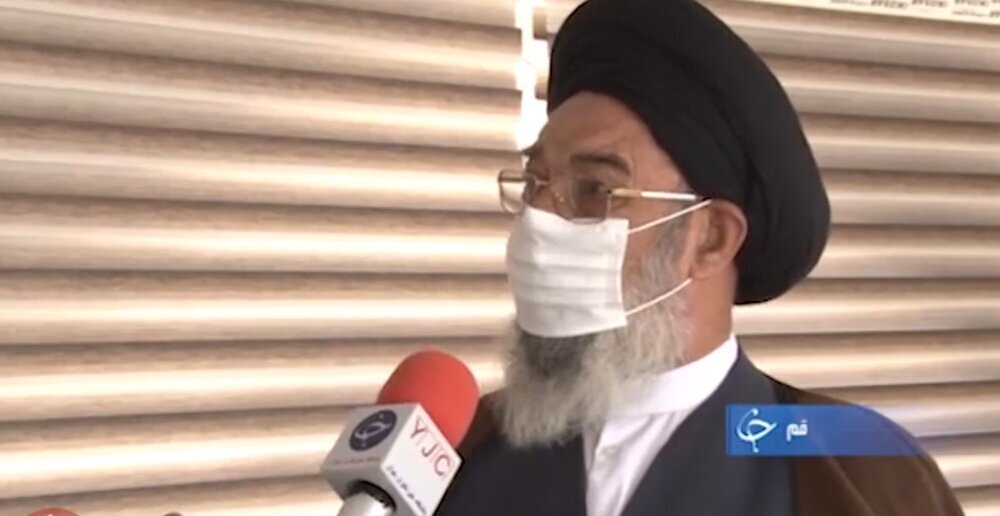 واکنش امام جمعه اصفهان به انتقادات از سخنان اخیرش/ هیچ‌کس حق انجام کار فیزیکی ندارد!