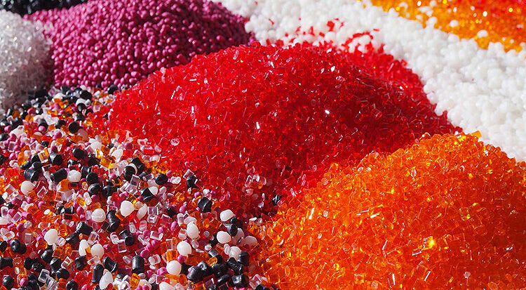 ضرورت واردات مواد اولیه پتروشیمی‌ها