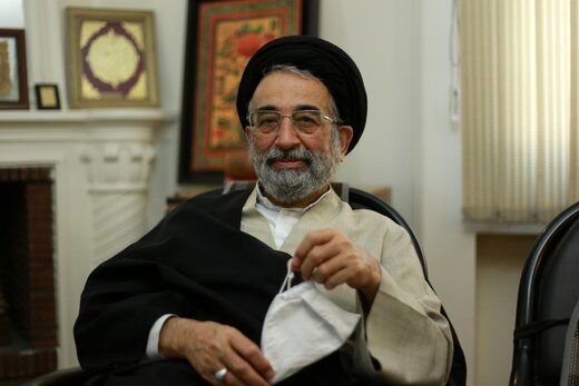 هشدار به رئیسی درباره حضور تیم احمدی نژاد در اطرافش 