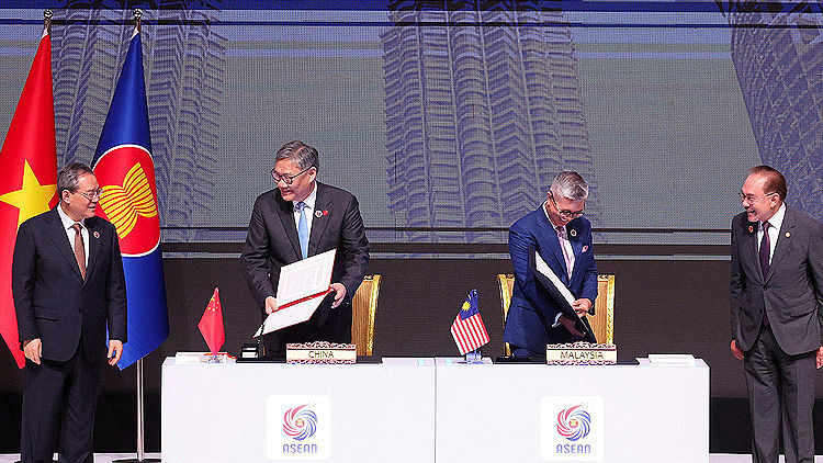 «برد-برد» اژدها با آسهآن