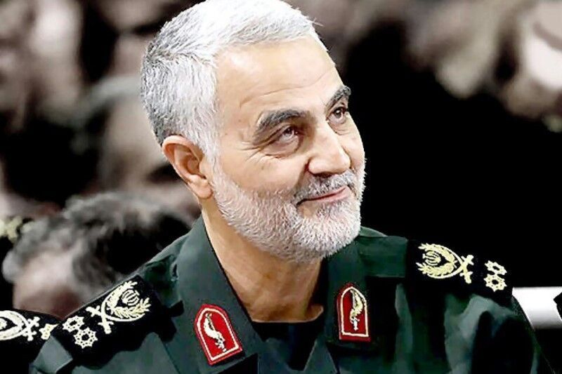 تصویری دیده نشده از تردد بدون تشریفات شهید سردار سلیمانی در خیابان‌های تهران