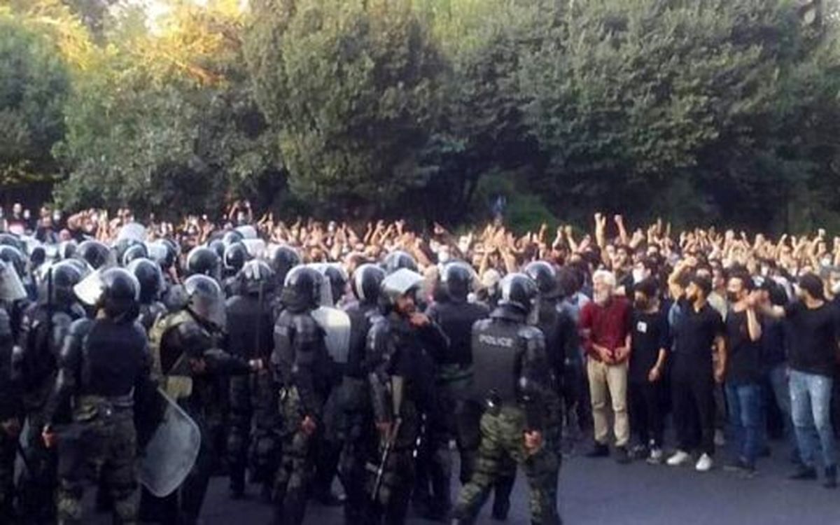 هیچ جامعه‌ای با نمایندگانی که وکیل‌الدوله هستند، رشد نخواهد کرد/ مشکل مردم حجاب نیست معیشت است