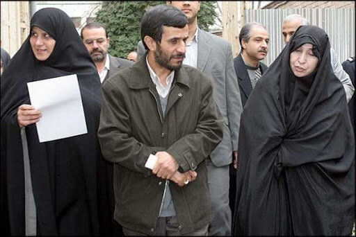 احمدی نژاد دوست دارد همه در مورد او حرف بزنند حتی به غلط!