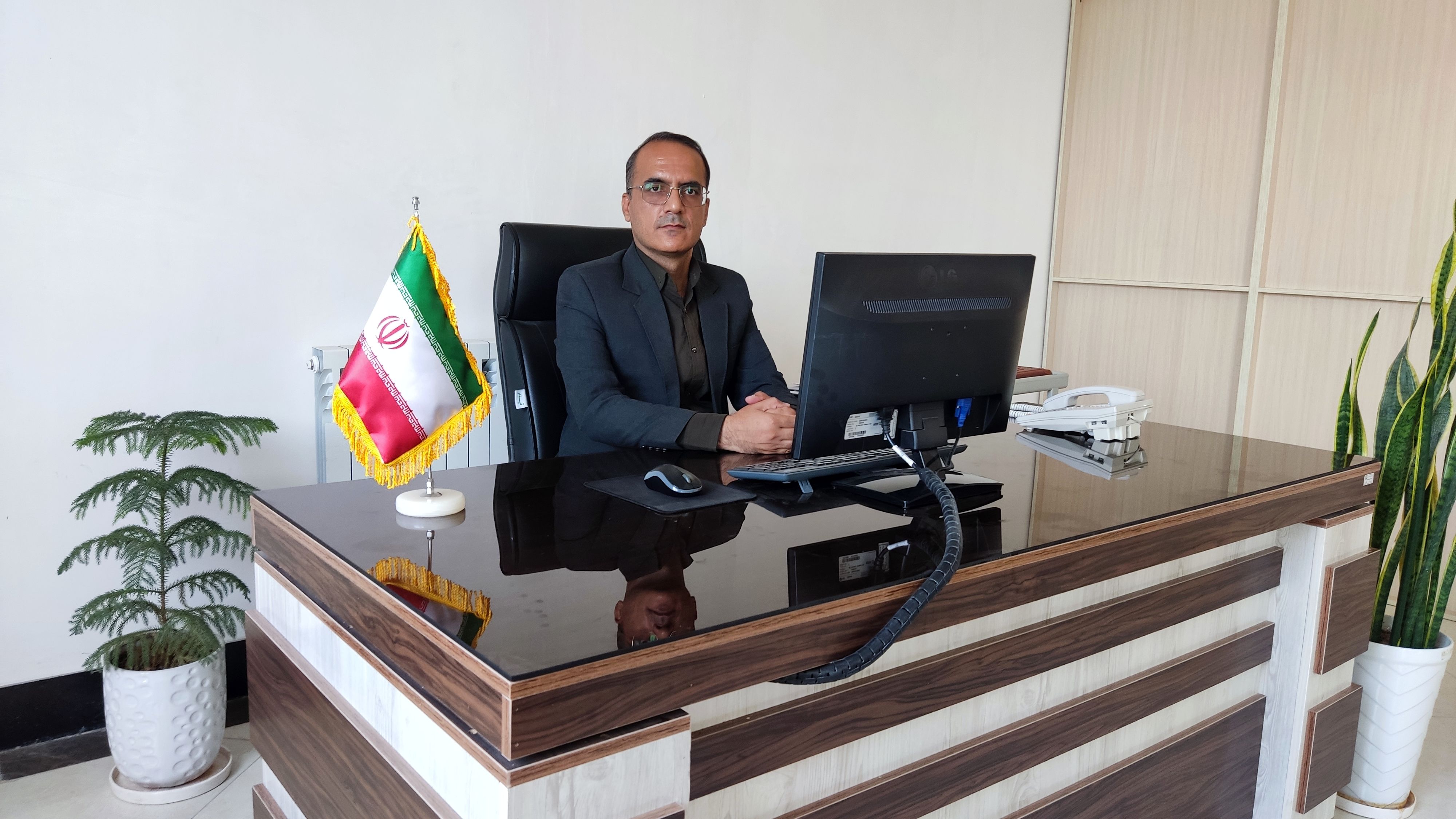 تحول در شبکه برق روستاهای خوسف با اجرای طرح جهادی «بهارستان»