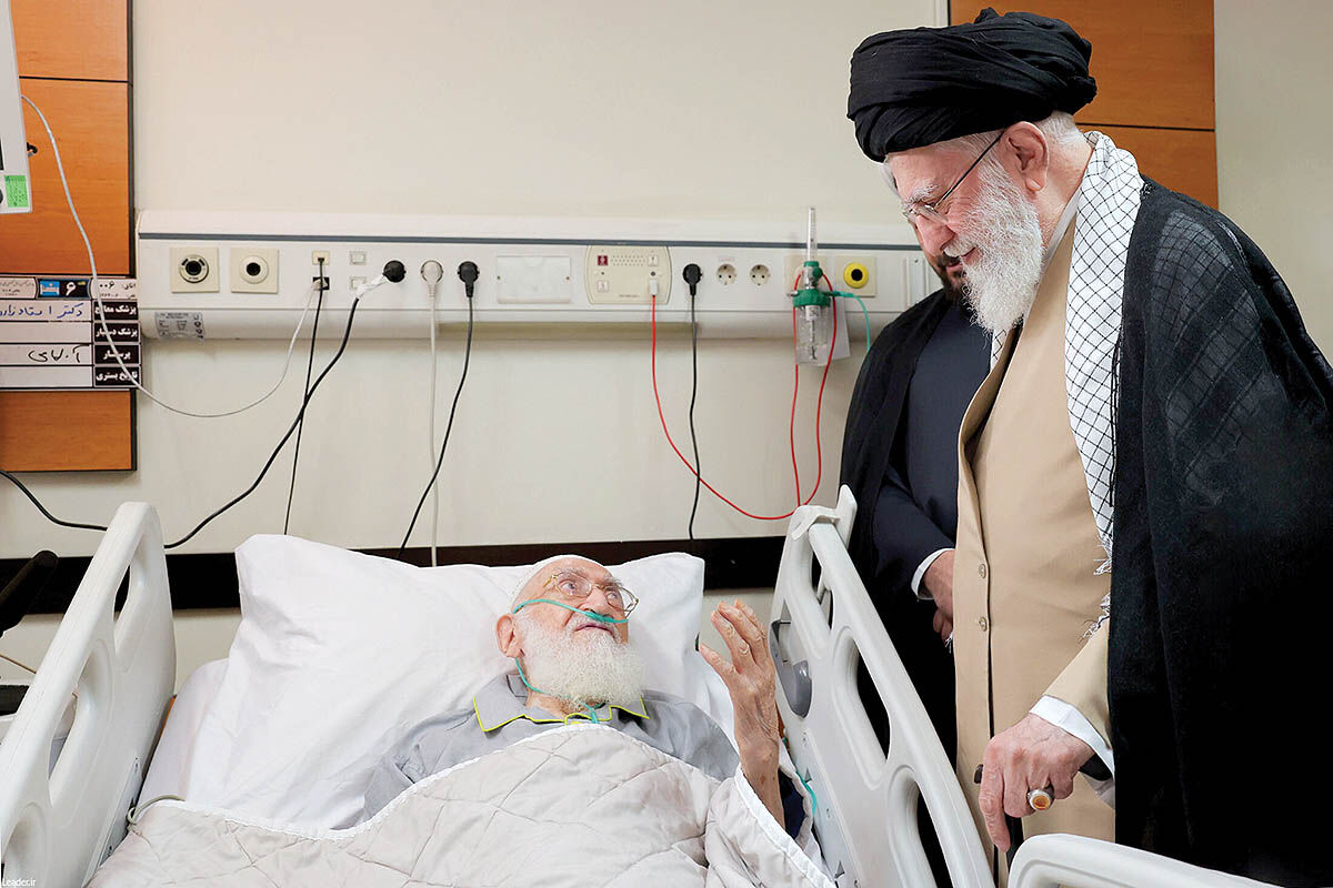 رهبر انقلاب از آیت‌الله نوری همدانی عیادت کردند
