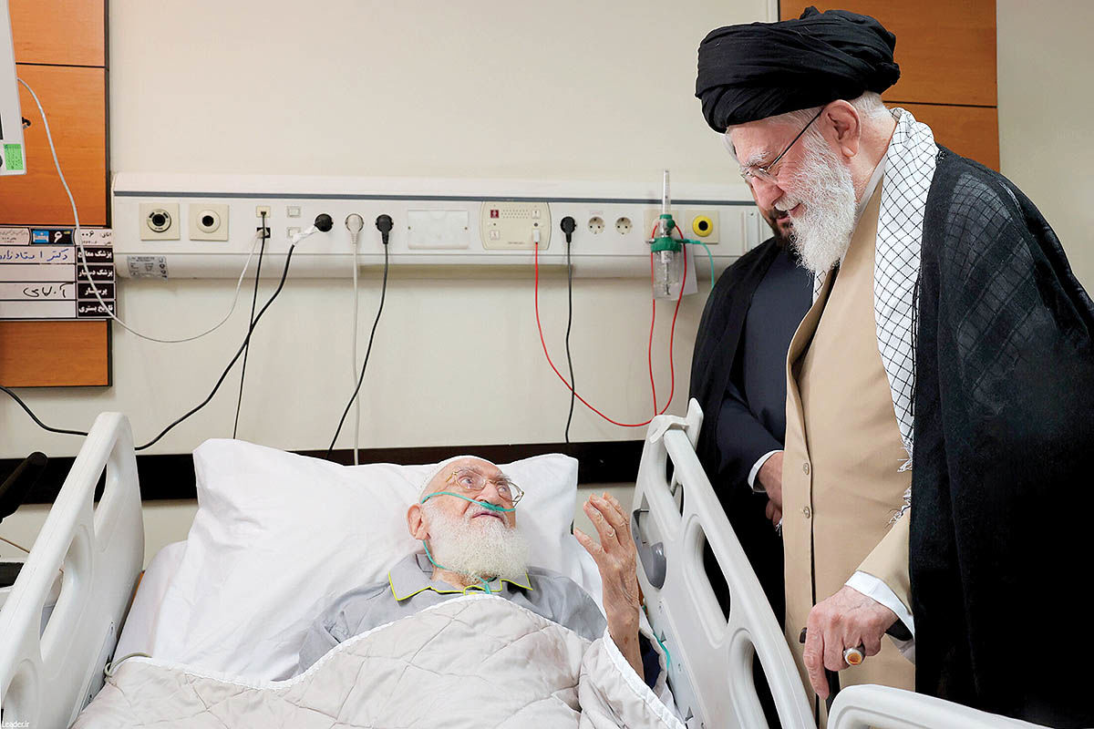 رهبر انقلاب از آیت‌الله نوری همدانی عیادت کردند