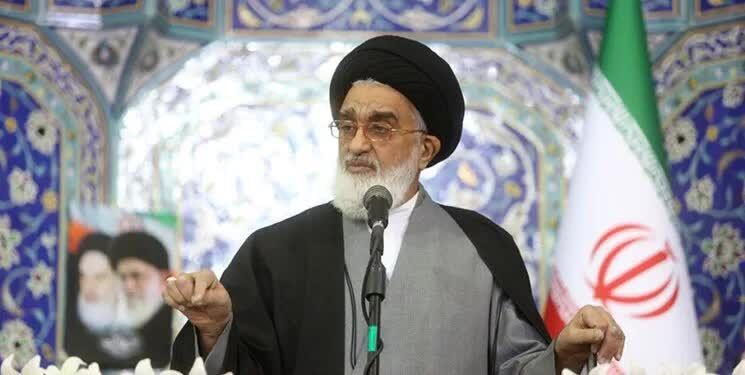 امام جمعه قم: انتخاب رهبری موروثی نبود/ مسئولان با سخنان خود ایجاد التهاب نکنند/ هر لحظه احتمال حمله مجدد دشمن وجود دارد