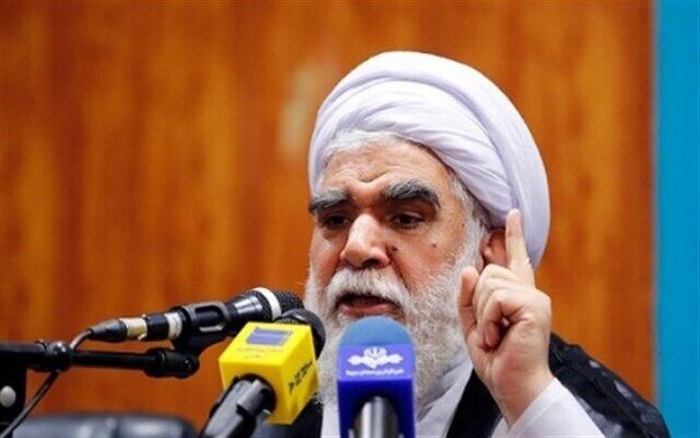 نماینده خبرگان رهبری: مردم سختی‌ها را به خاطر اسلام و انقلاب تحمل می‌کنند