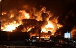 آخرین وضعیت تاسیسات آرامکو پس از حمله یمن/ ستون‌های عظیم دود سیاه همچنان به آسمان می‌رود
