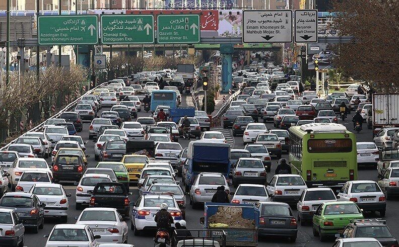 تهرانی‌‌‌ها در روز چقدر در ترافیک می‌‌‌مانند؟