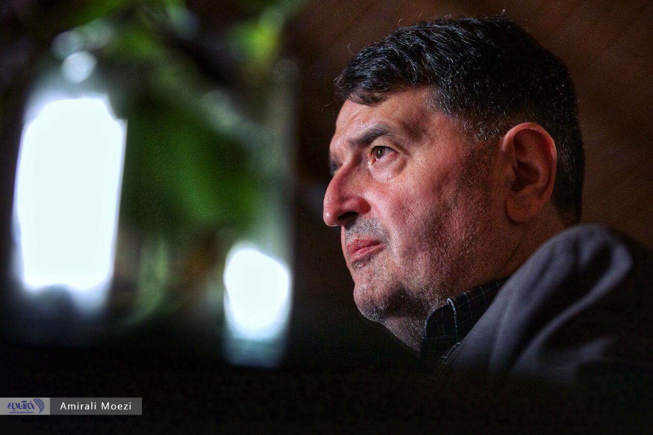 کاری را که مریم رجوی باید می‌کرد، علی فروغی کرد / به خاطر انتقاد از «گاندو»، سه قسمت اول «ایران‌اید» گروگان گرفته شد 3