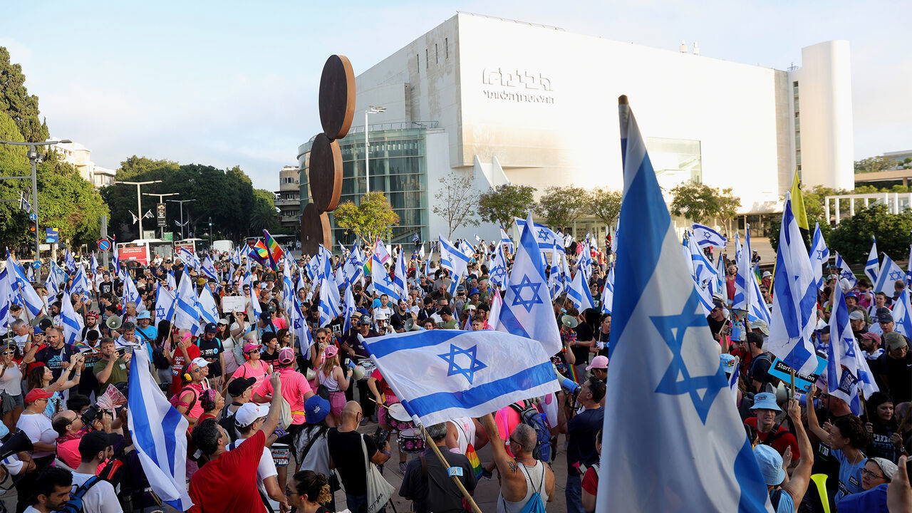 تظاهرات هزاران اسرائیلی در تل‌آویو / درخواست برای مبادله اسرا با مقاومت