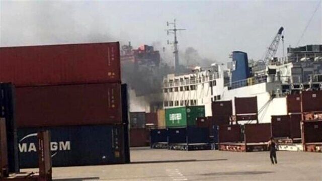 یک کشتی در بندر بیروت دچار حریق شد