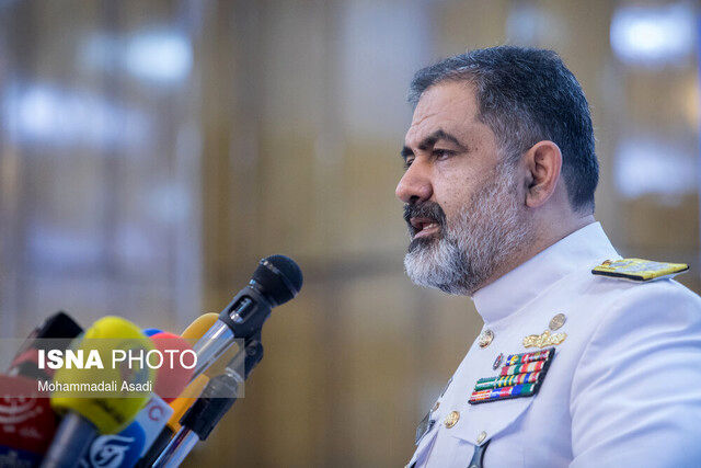 امیر ایرانی: نیروی دریایی از شاهرگ‌های اقتصادی دفاع می‌کند