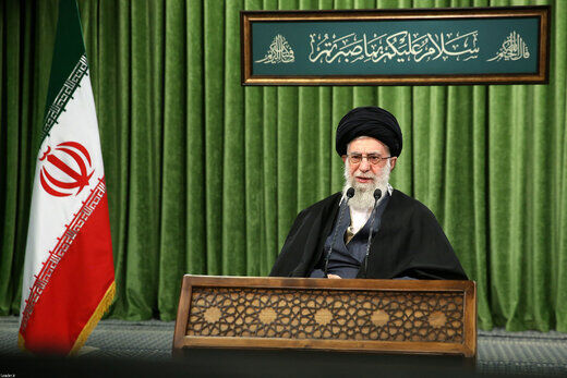 ترجمه آیه نصب‌شده بر کتیبه محل سخنرانی رهبر انقلاب