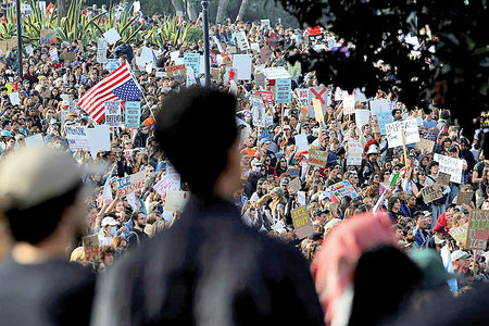 فشار خیابان‌ها بر کاخ سفید