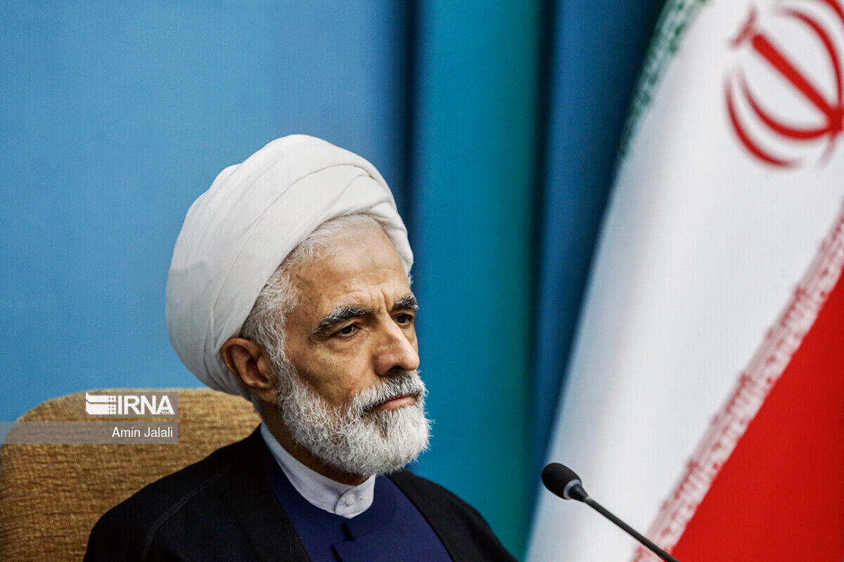 واکنش انصاری به سانسور نام ظریف توسط مجری تلویزیون