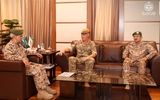 فرماندهان نیروی زمینی عربستان و انگلیس دیدار کردند/ پشت پرده چه خبر است؟

