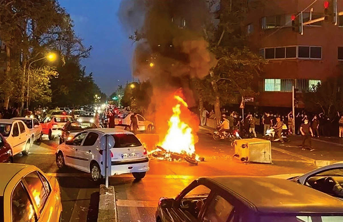 شب پرتلاطم ایران