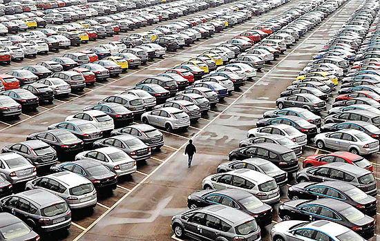 کاهش بی‌سابقه فروش خودرو در چین