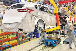 مونتاژکاران در پیچ تند