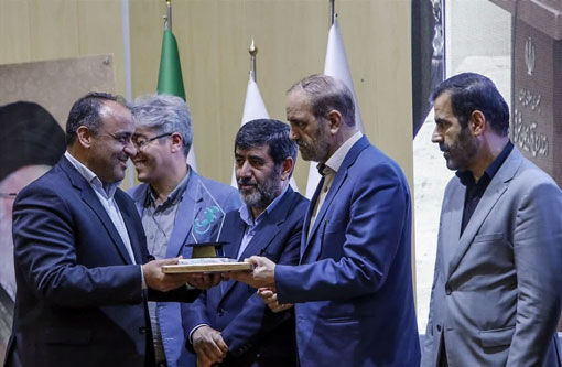 دریافت لوح زرین نخستین جشنواره روابط عمومی‌های برتر آذربایجان شرقی 