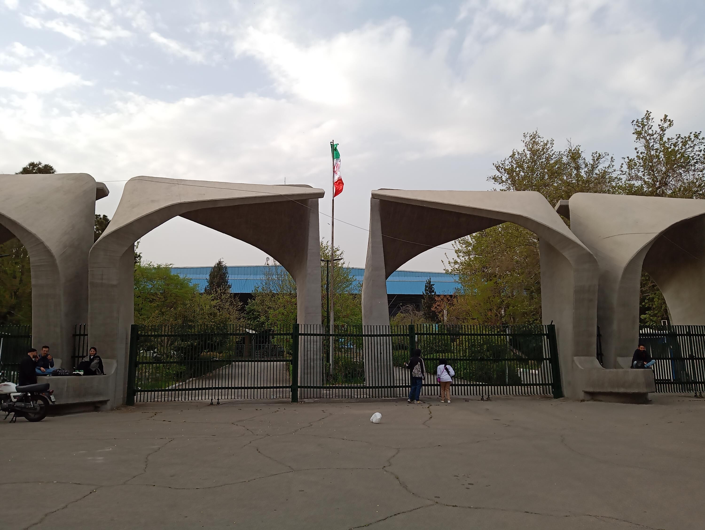 ماجرای اختلاف دانشگاه تهران و معاونت زنان ریاست‌جمهوری چیست؟/پشت‌پرده لغو یک تفاهم‌نامه