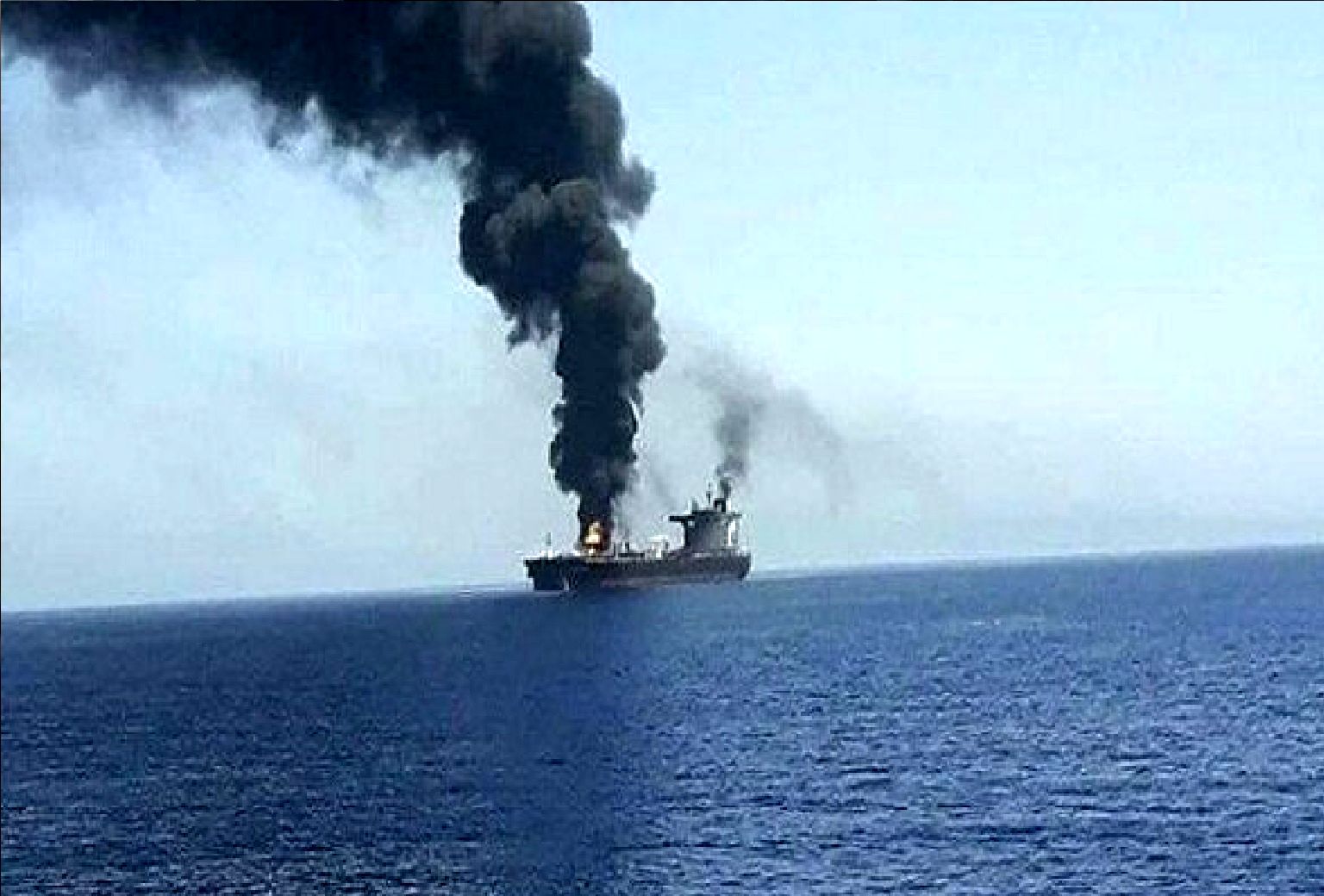 فوری؛ حمله موشکی به یک کشتی در دریای سرخ