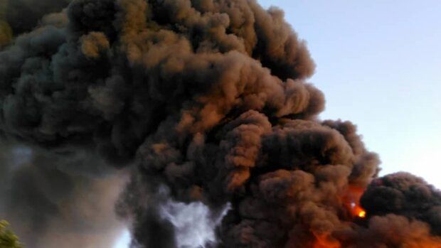 آتش سوزی گسترده در یک شرکت تولیدی در تهران