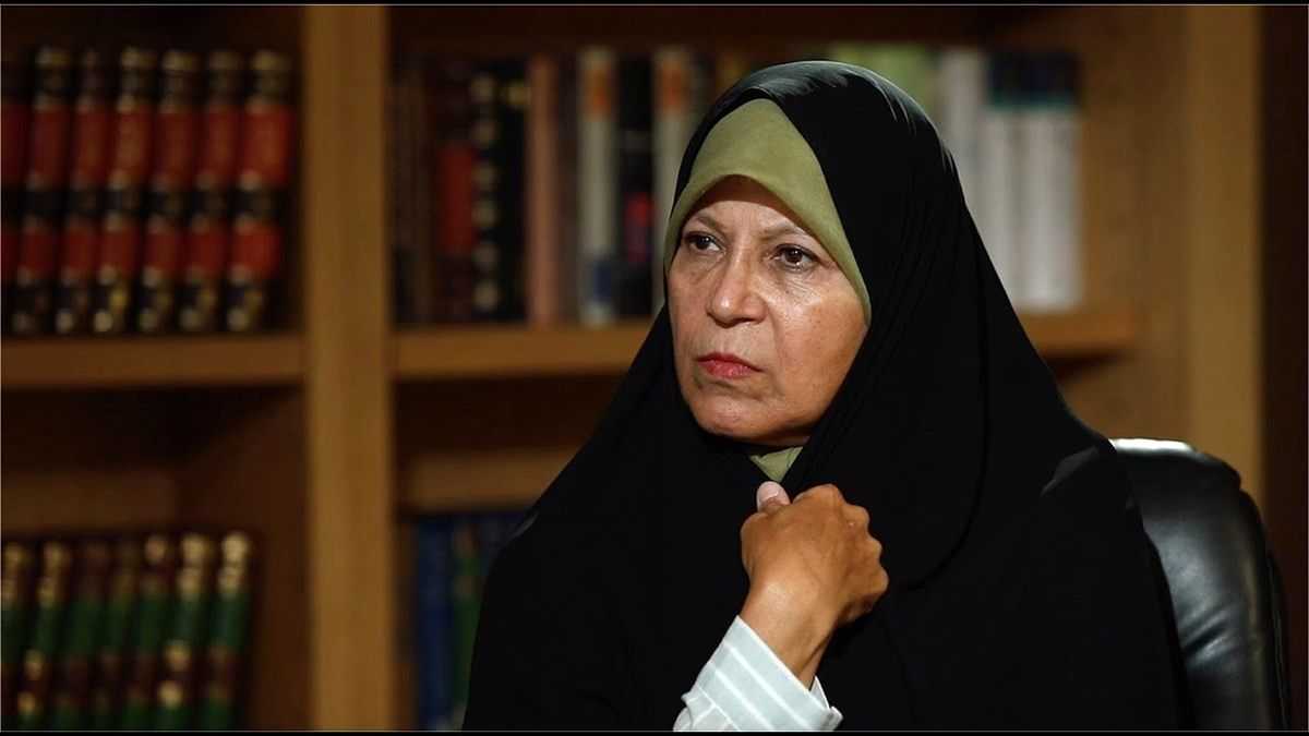 فائزه هاشمی: اگر جای مسئولان بودم قانون حجاب را لغو می‌کردم