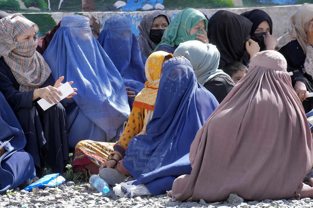 خطر در کمین زنان افغان/ طالبان هزاران پرونده طلاق را باطل کردند!