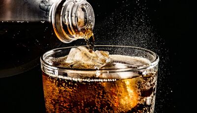 اگر می خواهید کبدتان چرب شود؛ این نوع نوشابه را بخورید