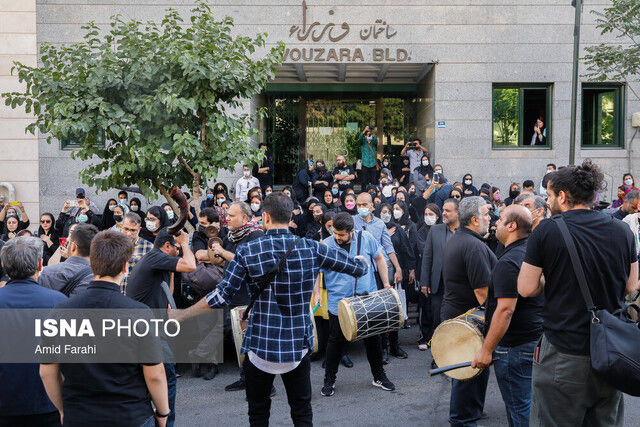 برگزاری مراسم یادبود جانباختگان ریزش متروپل در تهران
