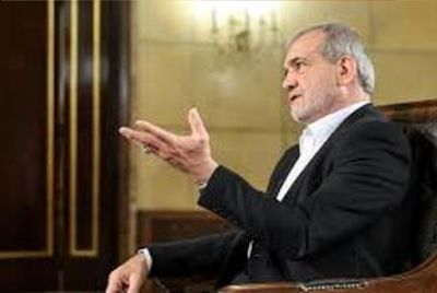 حضور دستیار رهبری انقلاب در منزل سپهبد شهید غلامعلی رشید 2